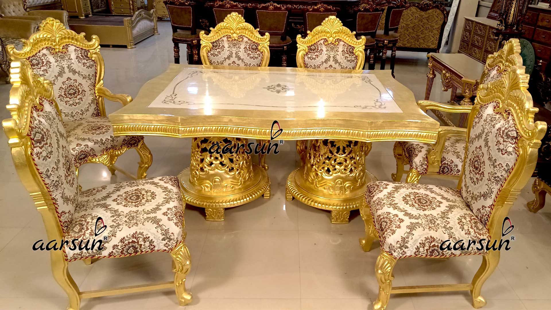 गोल्ड लीफ लक्ज़री डाइनिंग सेट दृश्य 3