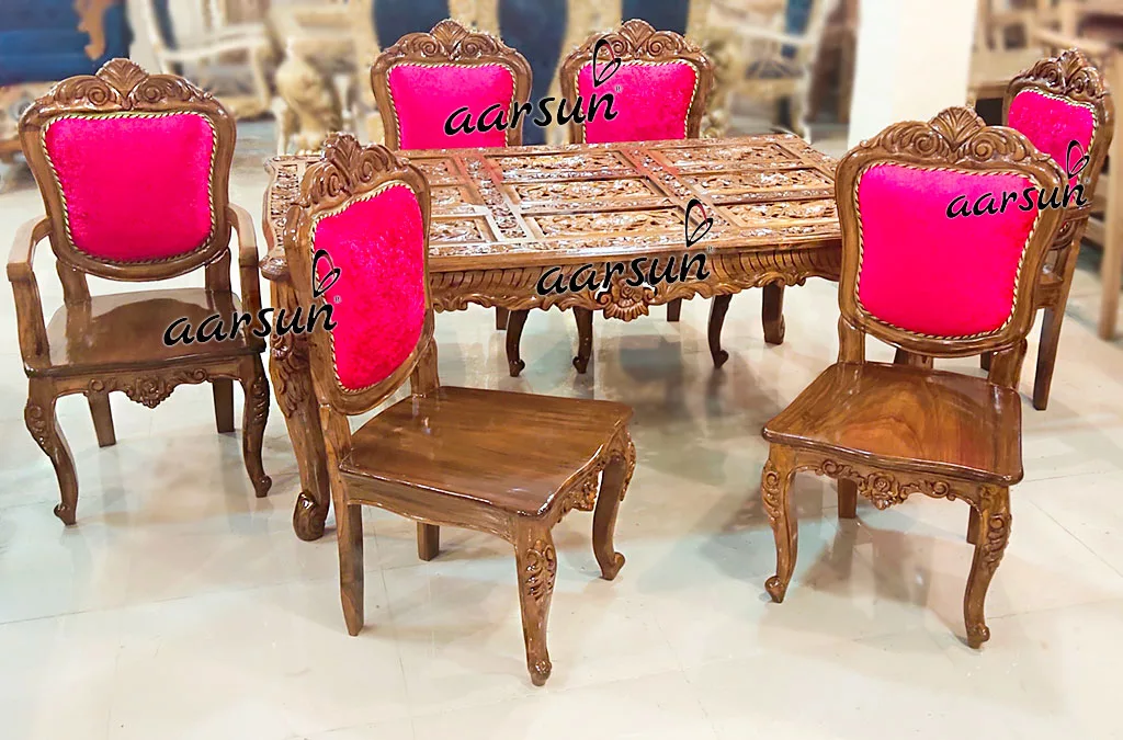 सागौन की लकड़ी में गुलाबी कपड़े का डाइनिंग सेट