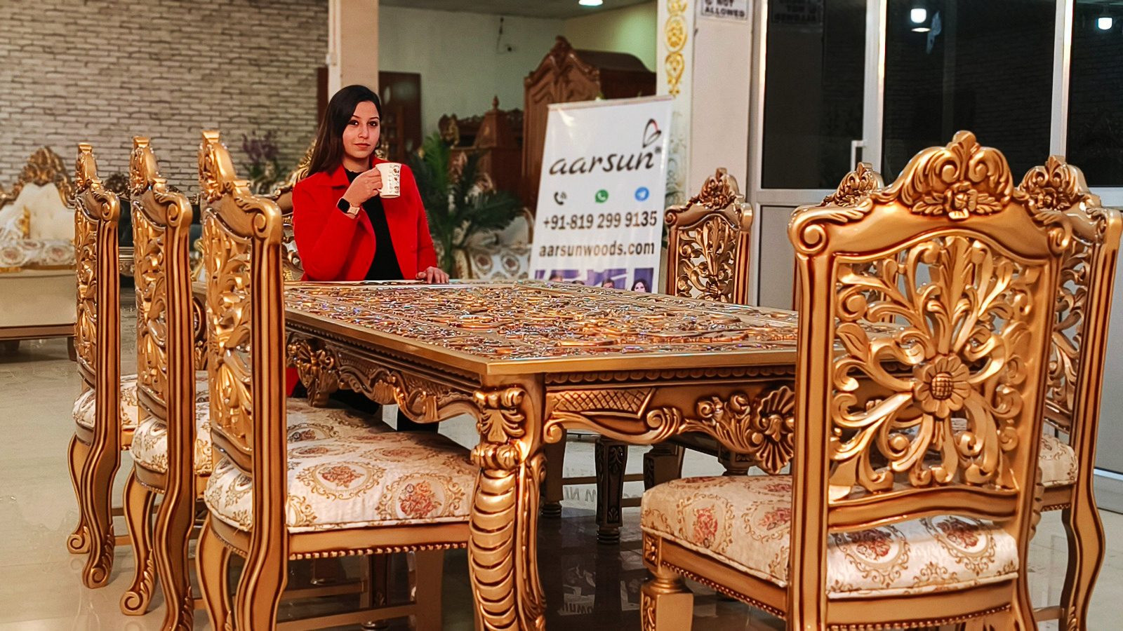 सागौन की लकड़ी से बना गोल्ड रश डाइनिंग सेट