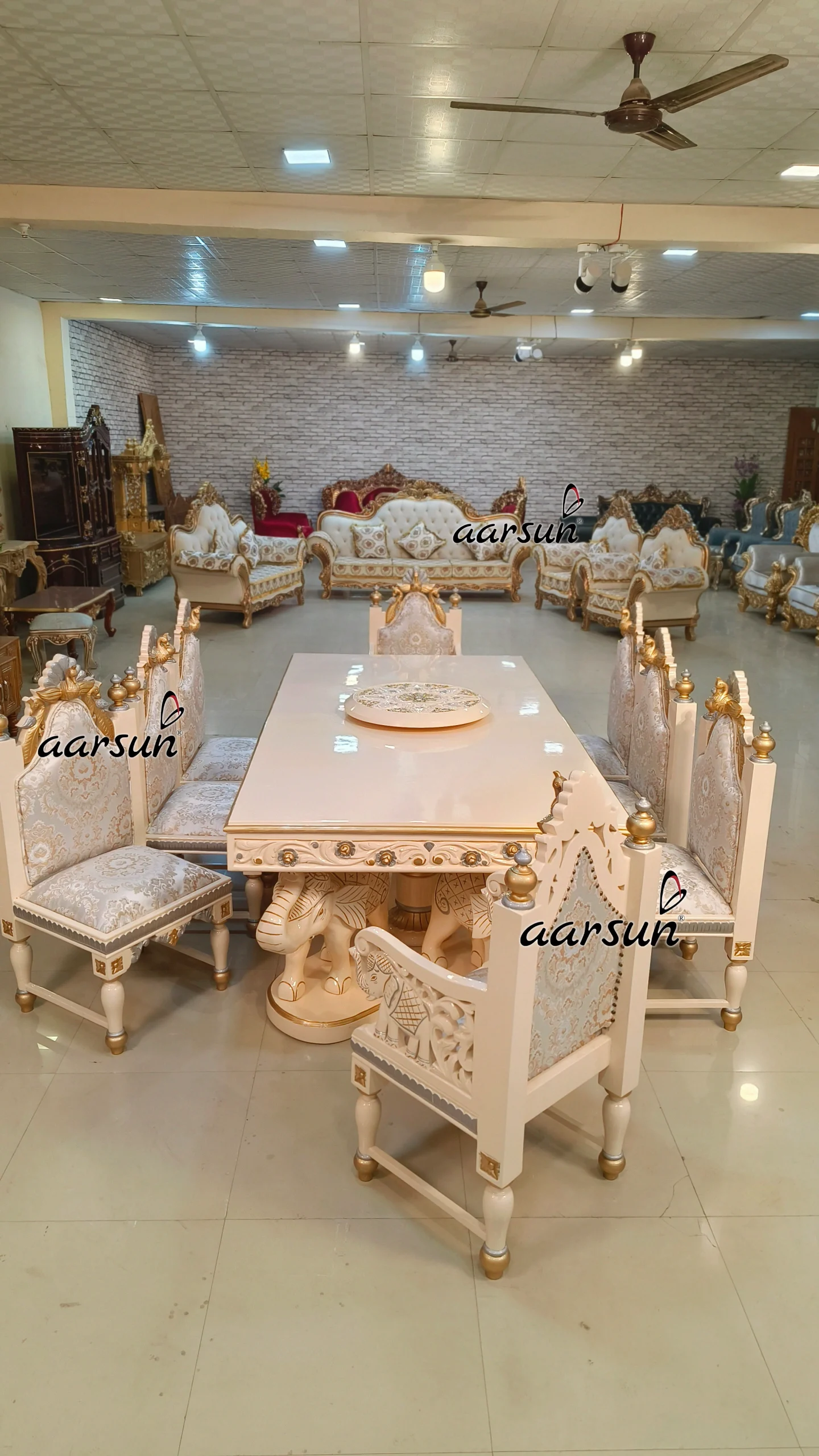 हाथी बेस के साथ 8 सीटर डाइनिंग